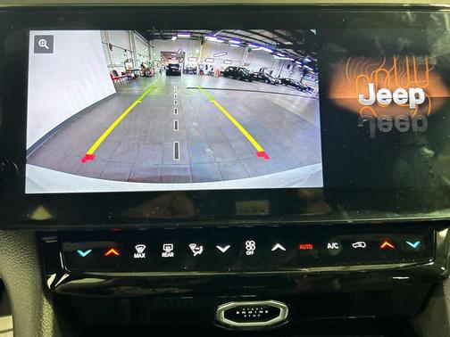 Bright White Clearcoat 2027 Jeep Grand Cherokee Altitude