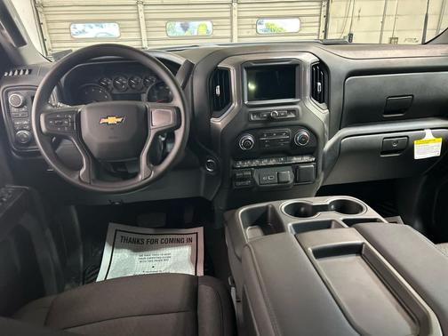 Summit White 2026 Chevrolet Silverado 2500 Custom