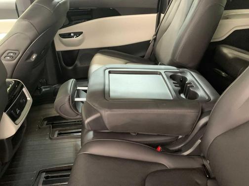 2024 Kia Carnival SX