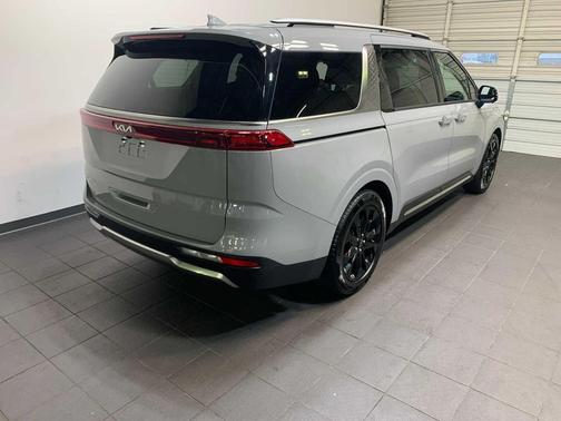 2024 Kia Carnival SX