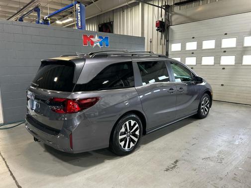 Modern Steel Metallic 2026 Honda Odyssey EX-L