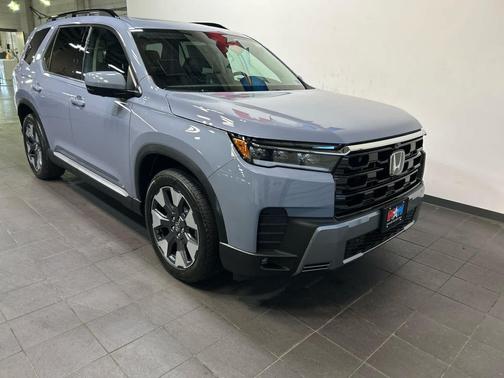Sonic Gray Pearl 2026 Honda Pilot Touring 8-Passenger