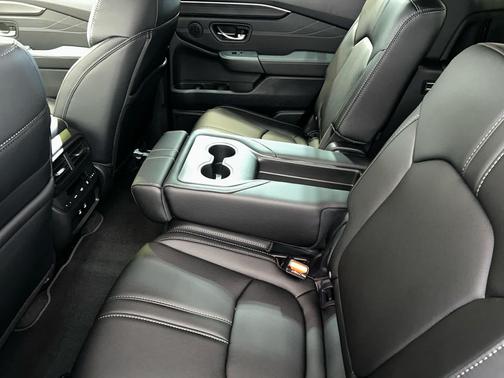 Sonic Gray Pearl 2026 Honda Pilot Touring 8-Passenger