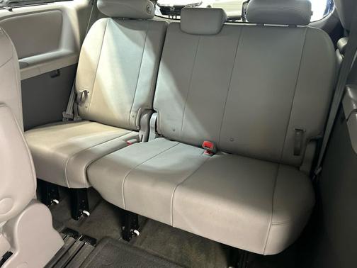 Blizzard Pearl 2015 Toyota Sienna XLE