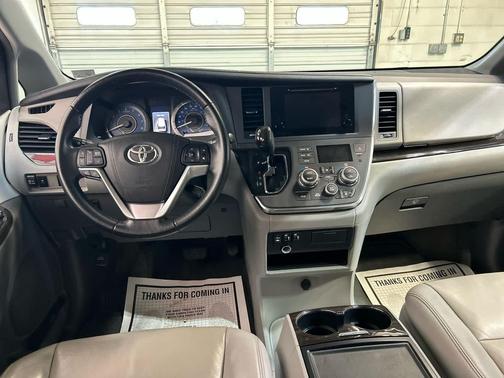 Blizzard Pearl 2015 Toyota Sienna XLE