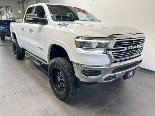 Bright White Clearcoat 2020 RAM 1500 Laramie