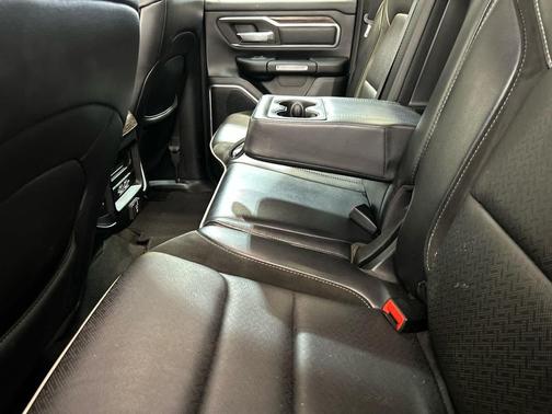 Bright White Clearcoat 2020 RAM 1500 Laramie