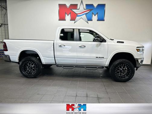 Bright White Clearcoat 2020 RAM 1500 Laramie