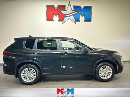 Black Diamond 2024 Mitsubishi Outlander ES S-AWC