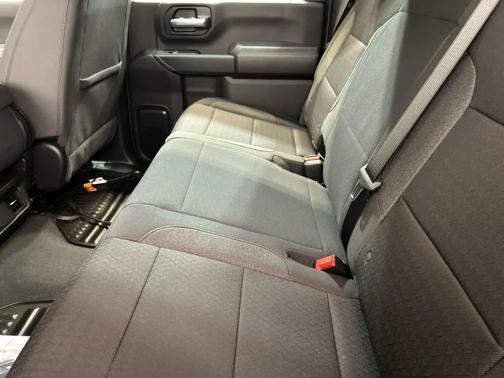 Summit White 2026 Chevrolet Silverado 2500 Custom