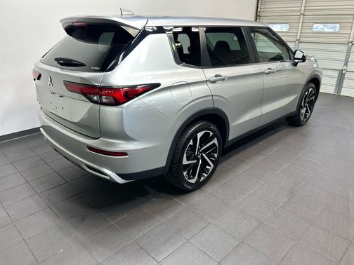Alloy Silver Metallic 2022 Mitsubishi Outlander SE S-AWC