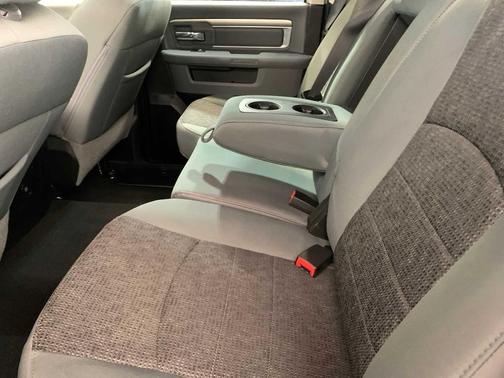 Bright White Clearcoat 2019 RAM 1500 Big Horn