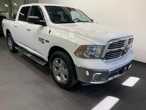 Bright White Clearcoat 2019 RAM 1500 Big Horn