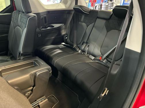 Radiant Red Metallic II 2026 Honda Pilot Elite