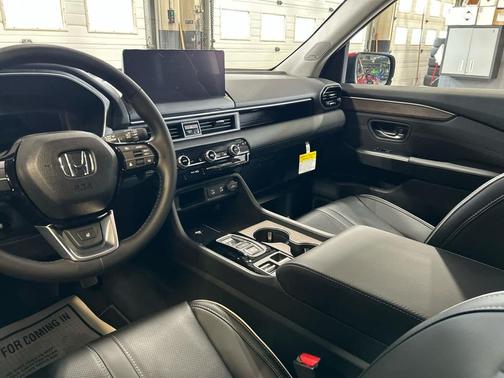 Radiant Red Metallic II 2026 Honda Pilot Elite