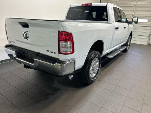 Bright White Clearcoat 2024 RAM 2500 Big Horn Crew Cab 4x4 6'4' Box