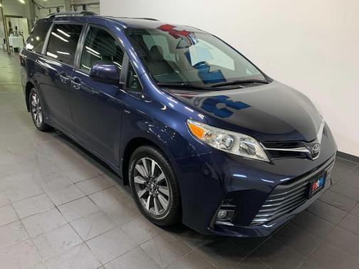 2018 Toyota Sienna XLE Premium