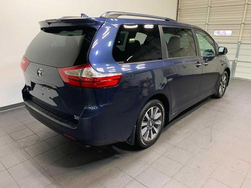 2018 Toyota Sienna XLE Premium