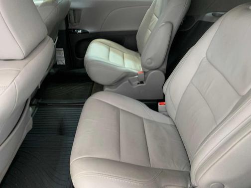2018 Toyota Sienna XLE Premium