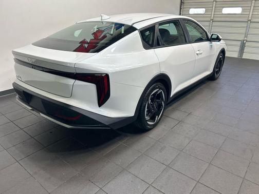 Snow White Pearl 2026 Kia K4 EX