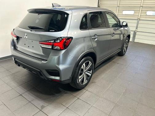 Mercury Gray Metallic 2026 Mitsubishi Outlander Sport 2.0 ES