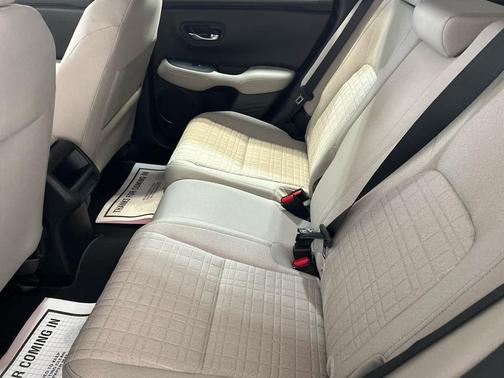 Platinum White Pearl 2026 Honda HR-V LX