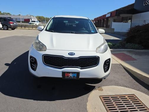 Clear White 2018 Kia Sportage LX