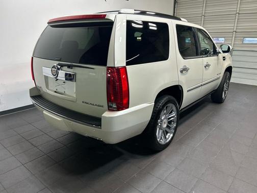 White Diamond Tricoat 2014 Cadillac Escalade Platinum Edition