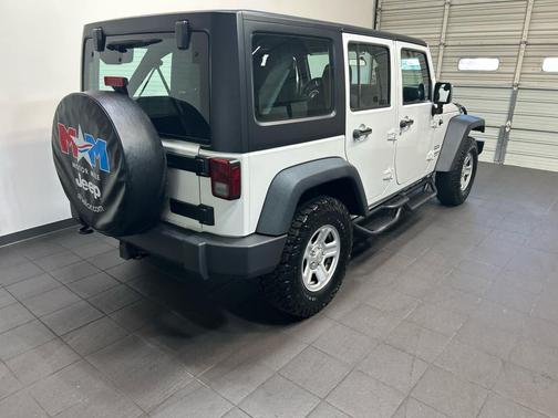 Bright White Clearcoat 2014 Jeep Wrangler Unlimited Sport