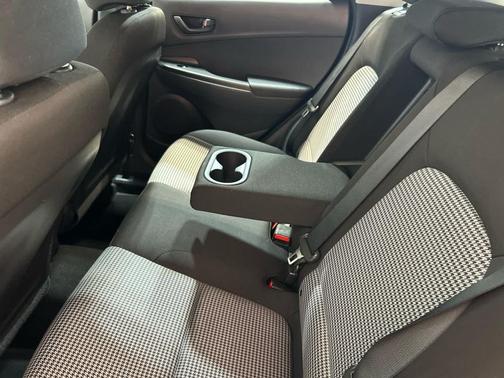 Lunar White 2023 Hyundai KONA SE