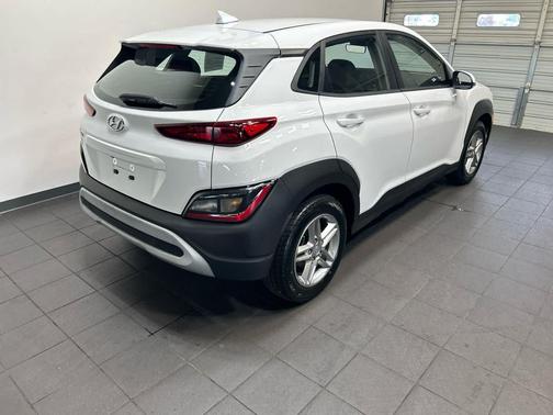 Lunar White 2023 Hyundai KONA SE