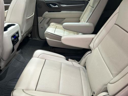 White Frost Tricoat 2024 GMC Yukon XL Denali