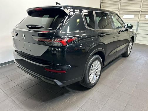 Black Diamond 2026 Mitsubishi Outlander ES S-AWC