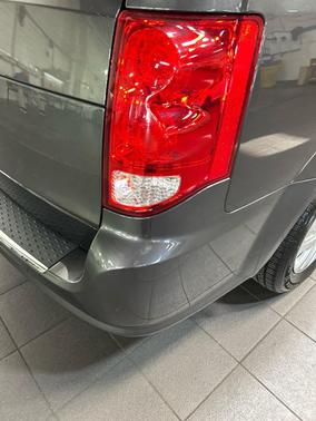 Granite Pearlcoat 2019 Dodge Grand Caravan SE