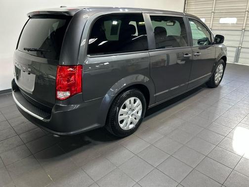 Granite Pearlcoat 2019 Dodge Grand Caravan SE