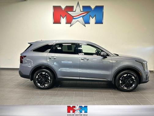 Everlasting Silver 2025 Kia Sorento S