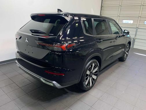 LABRADOR BLACK 2026 Mitsubishi Outlander SE 2.5 S-AWC