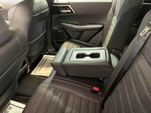 LABRADOR BLACK 2026 Mitsubishi Outlander SE 2.5 S-AWC