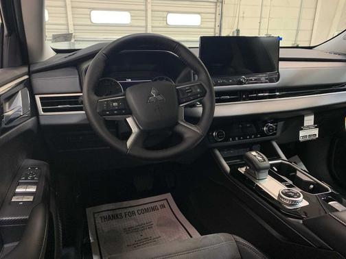 LABRADOR BLACK 2026 Mitsubishi Outlander SE 2.5 S-AWC