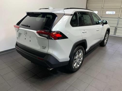2025 Toyota RAV4 XLE Premium