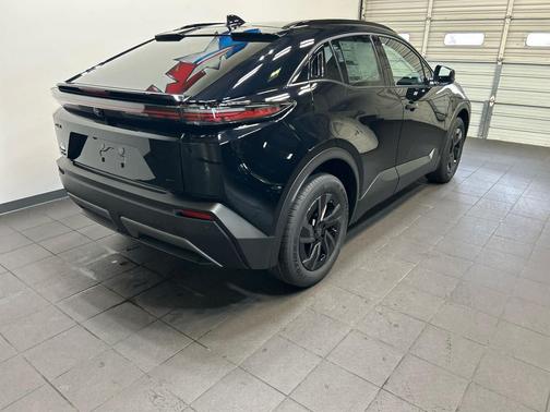 Midnight Black Metallic 2026 Toyota C-HR SE