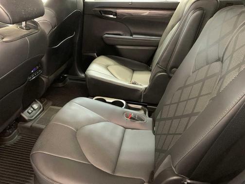 2021 Toyota Highlander Hybrid Platinum