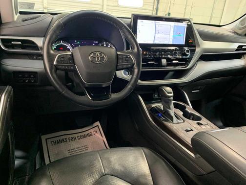 2021 Toyota Highlander Hybrid Platinum