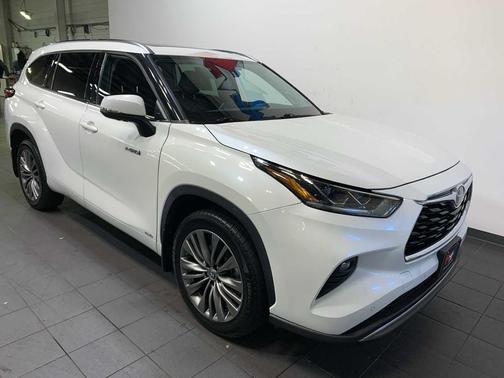 2021 Toyota Highlander Hybrid Platinum