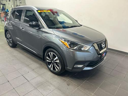 Gun Metallic 2020 Nissan Kicks SR