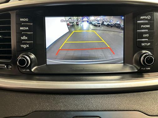 Sparkling Silver 2017 Kia Sorento LX