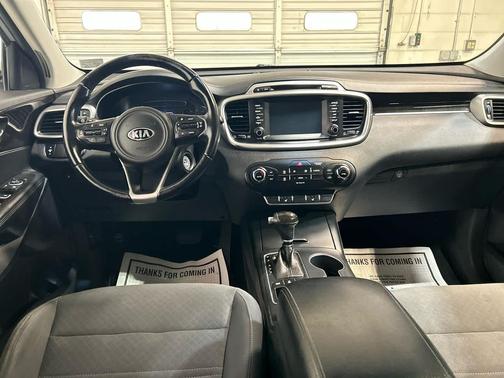 Sparkling Silver 2017 Kia Sorento LX