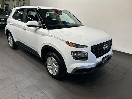 Lunar White 2026 Hyundai VENUE SE