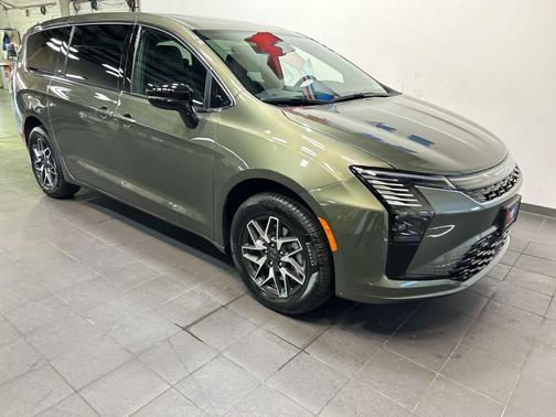Olive Green Pearlcoat 2027 Chrysler Pacifica Limited