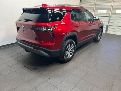 Radiant Red Tintcoat 2026 Chevrolet Equinox 1LT